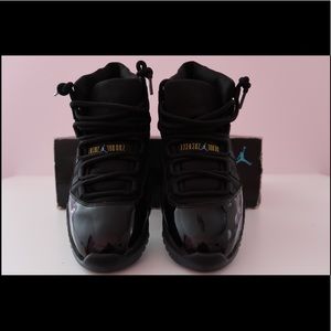 Air Jordan 11 Retro (Black Gamma Blue Size 8)